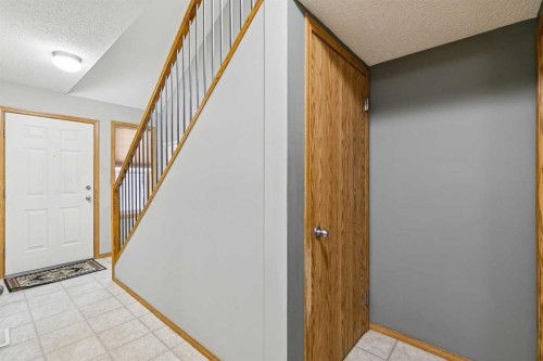 148 Everstone Drive Sw, Calgary, AB - Indoor Photo Showing Other Room