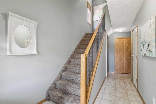 148 Everstone Drive Sw, Calgary, AB - Indoor Photo Showing Other Room