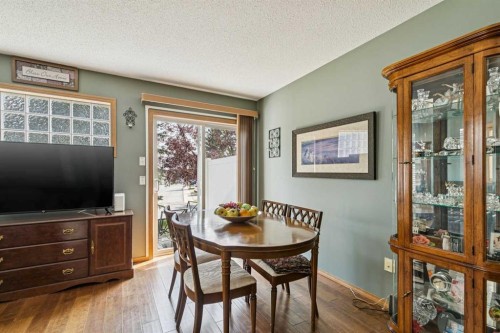 148 Everstone Drive Sw, Calgary, AB - Indoor Photo Showing Dining Room