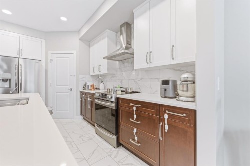 14 Belvedere Point Se, Calgary, AB - Indoor Photo Showing Kitchen