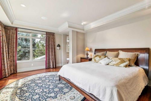708 Hillcrest Avenue Sw, Calgary, AB - Indoor Photo Showing Bedroom