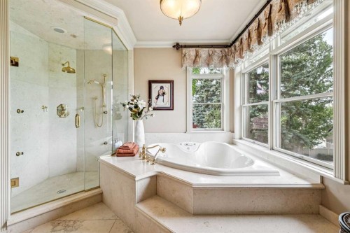 708 Hillcrest Avenue Sw, Calgary, AB - Indoor Photo Showing Bathroom