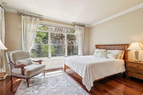 708 Hillcrest Avenue Sw, Calgary, AB - Indoor Photo Showing Bedroom