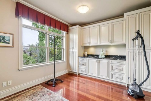 708 Hillcrest Avenue Sw, Calgary, AB - Indoor Photo Showing Other Room