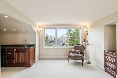 708 Hillcrest Avenue Sw, Calgary, AB - Indoor
