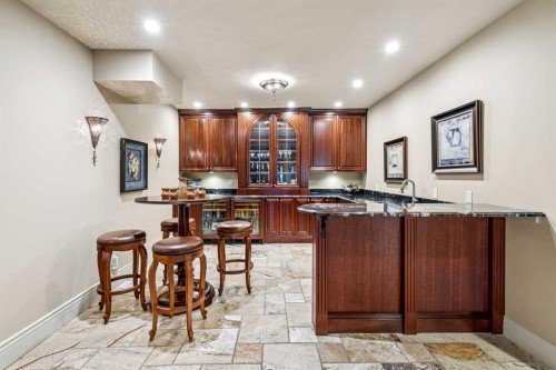 708 Hillcrest Avenue Sw, Calgary, AB - Indoor