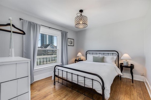 1517 12 Avenue Sw, Calgary, AB - Indoor Photo Showing Bedroom