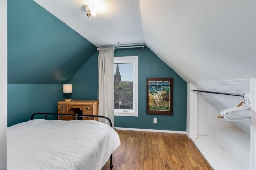 1517 12 Avenue Sw, Calgary, AB - Indoor Photo Showing Bedroom