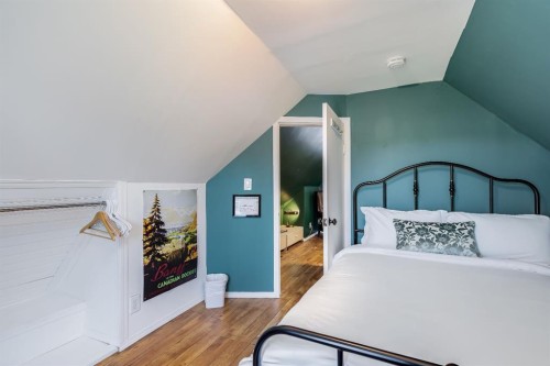 1517 12 Avenue Sw, Calgary, AB - Indoor Photo Showing Bedroom