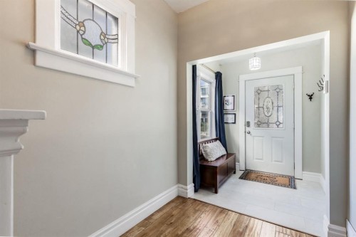 1517 12 Avenue Sw, Calgary, AB - Indoor Photo Showing Other Room