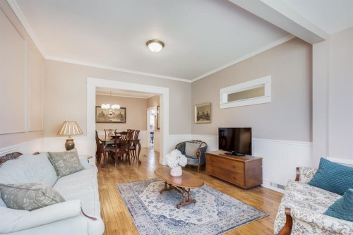 1517 12 Avenue Sw, Calgary, AB - Indoor Photo Showing Living Room