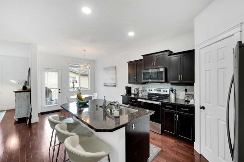 6 Aspen Stone Mews Sw, Calgary, AB - Indoor Photo Showing Kitchen