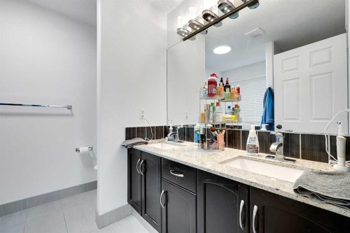 6 Aspen Stone Mews Sw, Calgary, AB - Indoor Photo Showing Bathroom