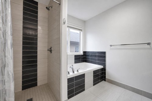 6 Aspen Stone Mews Sw, Calgary, AB - Indoor Photo Showing Bathroom