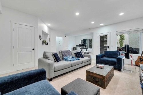 6 Aspen Stone Mews Sw, Calgary, AB - Indoor Photo Showing Living Room