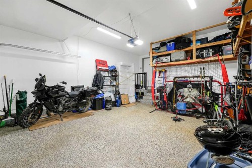 6 Aspen Stone Mews Sw, Calgary, AB - Indoor Photo Showing Garage