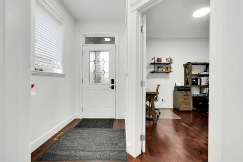 6 Aspen Stone Mews Sw, Calgary, AB - Indoor Photo Showing Other Room