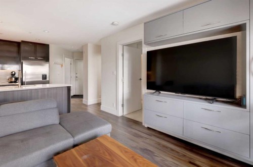 311-510 Edmonton Trail Ne, Calgary, AB - Indoor Photo Showing Other Room