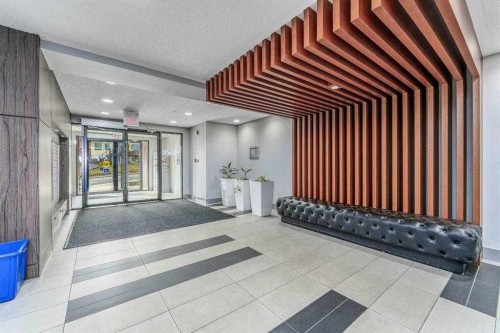 311-510 Edmonton Trail Ne, Calgary, AB - Indoor Photo Showing Other Room