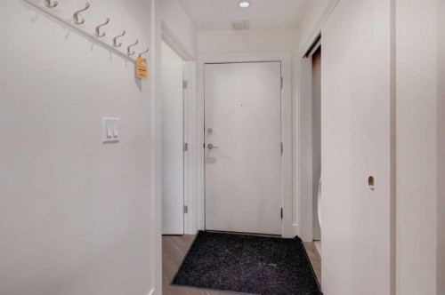 311-510 Edmonton Trail Ne, Calgary, AB - Indoor Photo Showing Other Room