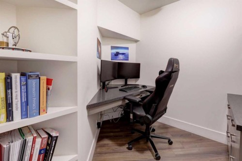 311-510 Edmonton Trail Ne, Calgary, AB - Indoor Photo Showing Office