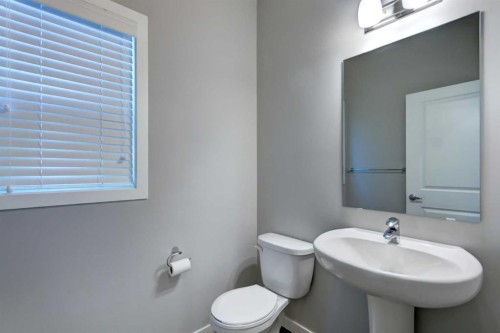 39 Walcrest View Se, Calgary, AB - Indoor Photo Showing Bathroom