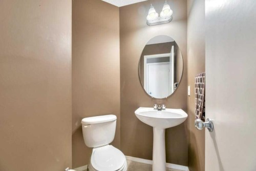 80 Elgin Gardens Se, Calgary, AB - Indoor Photo Showing Bathroom