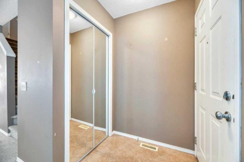 80 Elgin Gardens Se, Calgary, AB - Indoor Photo Showing Other Room