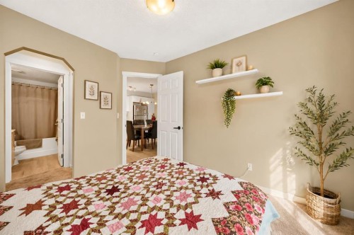 5210-279 Copperpond Common Se, Calgary, AB - Indoor Photo Showing Bedroom