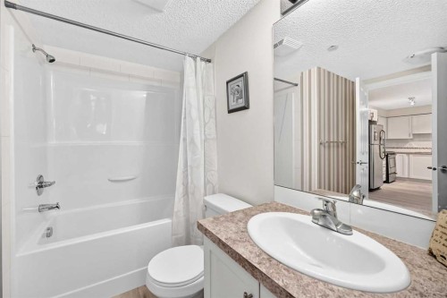 5210-279 Copperpond Common Se, Calgary, AB - Indoor Photo Showing Bathroom