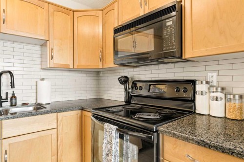 701-1123 13 Avenue Sw, Calgary, AB - Indoor Photo Showing Kitchen