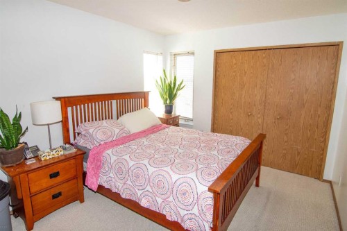 3850 Catalina Boulevard Ne, Calgary, AB - Indoor Photo Showing Bedroom
