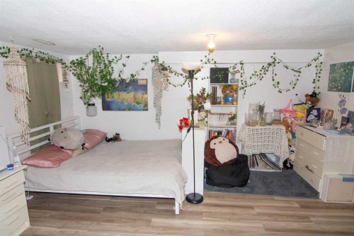 3850 Catalina Boulevard Ne, Calgary, AB - Indoor Photo Showing Bedroom