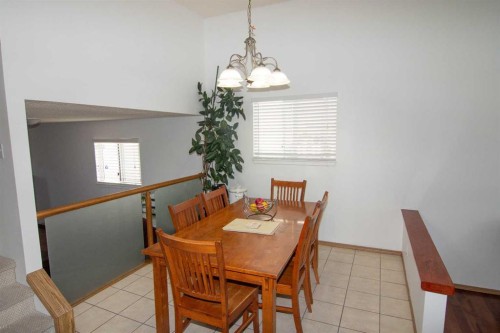 3850 Catalina Boulevard Ne, Calgary, AB - Indoor Photo Showing Dining Room