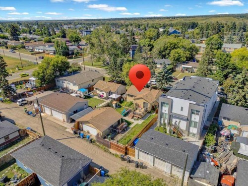 6127 33 Avenue Nw, Calgary, AB - Outdoor With View