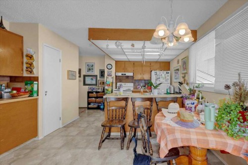 6127 33 Avenue Nw, Calgary, AB - Indoor