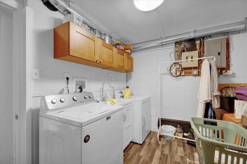 6127 33 Avenue Nw, Calgary, AB - Indoor Photo Showing Laundry Room