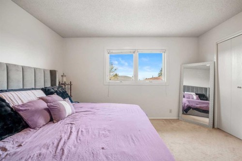 20 Bedwood Hill Ne, Calgary, AB - Indoor Photo Showing Bedroom
