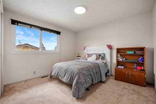 20 Bedwood Hill Ne, Calgary, AB - Indoor Photo Showing Bedroom