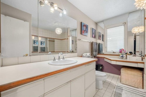 20 Bedwood Hill Ne, Calgary, AB - Indoor Photo Showing Bathroom
