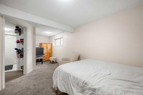 20 Bedwood Hill Ne, Calgary, AB - Indoor Photo Showing Bedroom