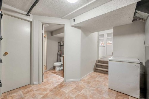 20 Bedwood Hill Ne, Calgary, AB - Indoor