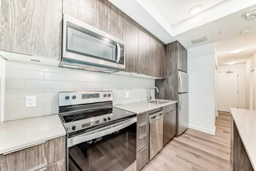 204-455 1 Avenue Ne, Calgary, AB - Indoor Photo Showing Kitchen With Stainless Steel Kitchen