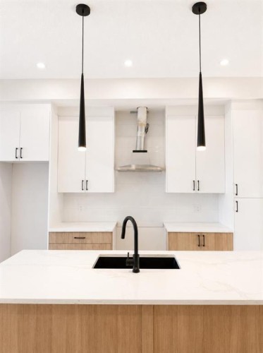1005-200 Belvedere Boulevard Se, Calgary, AB - Indoor Photo Showing Kitchen