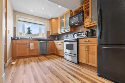 21 Woodhill Court Sw, Calgary, AB - Indoor Photo Showing Kitchen