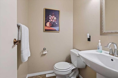 21 Woodhill Court Sw, Calgary, AB - Indoor Photo Showing Bathroom