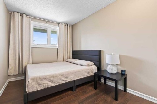 21 Woodhill Court Sw, Calgary, AB - Indoor Photo Showing Bedroom
