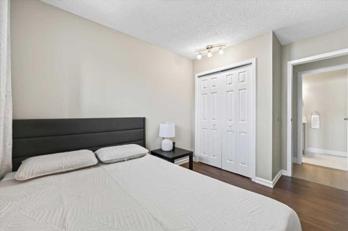 21 Woodhill Court Sw, Calgary, AB - Indoor Photo Showing Bedroom