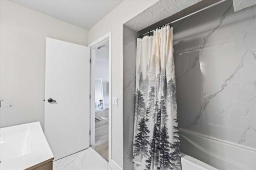 21 Woodhill Court Sw, Calgary, AB - Indoor