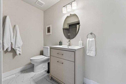 21 Woodhill Court Sw, Calgary, AB - Indoor Photo Showing Bathroom